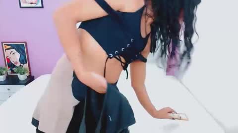 antonela_xx3 online show from 1, 4, 2026