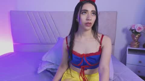 Snapshot of antonella01_cf chatting on 31, 10, 2025 antonella online show from 31, 10, 2025