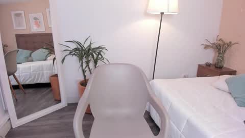 Snapshot of antonella_barone chatting on 25, 11, 2025 Antonella online show from 25, 11, 2025