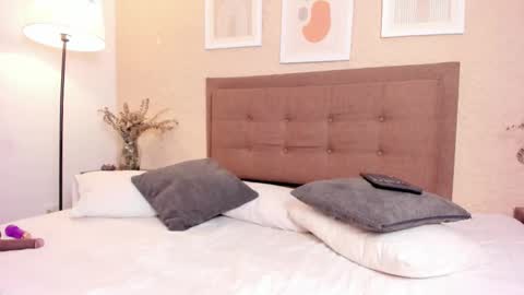 Snapshot of antonella_barone chatting on 15, 12, 2025 Antonella online show from 15, 12, 2025