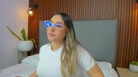 Snapshot of antonella_cutie_ chatting on 6, 1, 2025 A N T O N E L L A online show from 6, 1, 2025