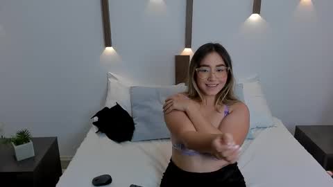 Snapshot of antonella_cutie_ chatting on 13, 1, 2025 A N T O N E L L A online show from 13, 1, 2025