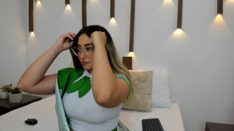 Snapshot of antonella_cutie_ chatting on 16, 1, 2025 A N T O N E L L A online show from 16, 1, 2025