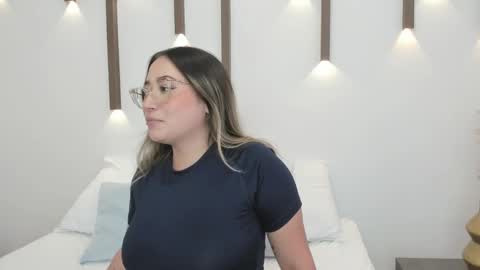 Snapshot of antonella_cutie_ chatting on 20, 1, 2025 A N T O N E L L A online show from 20, 1, 2025