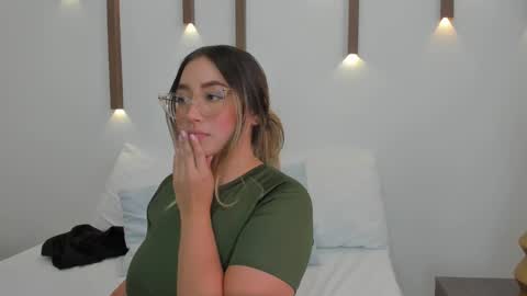 Snapshot of antonella_cutie_ chatting on 21, 1, 2025 A N T O N E L L A online show from 21, 1, 2025