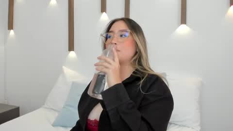 Snapshot of antonella_cutie_ chatting on 23, 1, 2025 A N T O N E L L A online show from 23, 1, 2025