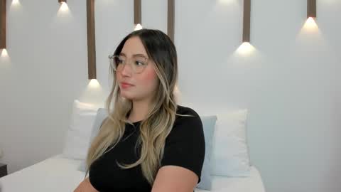 Snapshot of antonella_cutie_ chatting on 24, 1, 2025 A N T O N E L L A online show from 24, 1, 2025