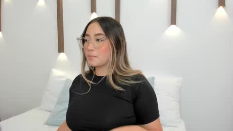 Snapshot of antonella_cutie_ chatting on 24, 1, 2025 A N T O N E L L A online show from 24, 1, 2025