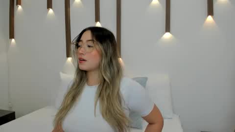 Snapshot of antonella_cutie_ chatting on 25, 1, 2025 A N T O N E L L A online show from 25, 1, 2025