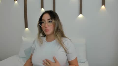 Snapshot of antonella_cutie_ chatting on 25, 1, 2025 A N T O N E L L A online show from 25, 1, 2025