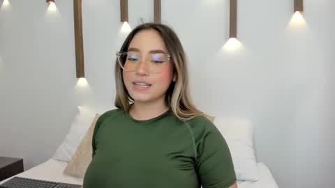 Snapshot of antonella_cutie_ chatting on 31, 1, 2025 A N T O N E L L A online show from 31, 1, 2025