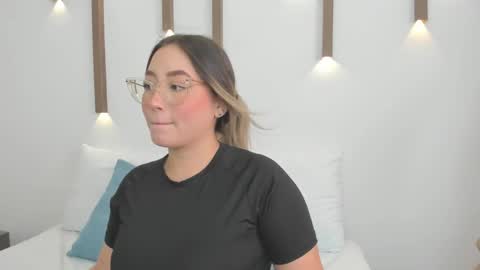 Snapshot of antonella_cutie_ chatting on 4, 2, 2025 A N T O N E L L A online show from 4, 2, 2025