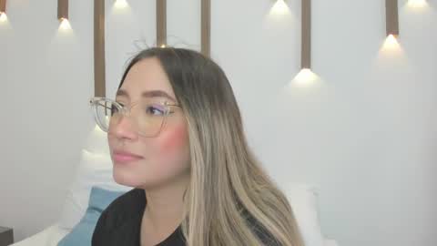 Snapshot of antonella_cutie_ chatting on 4, 2, 2025 A N T O N E L L A online show from 4, 2, 2025