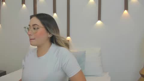 Snapshot of antonella_cutie_ chatting on 5, 2, 2025 A N T O N E L L A online show from 5, 2, 2025