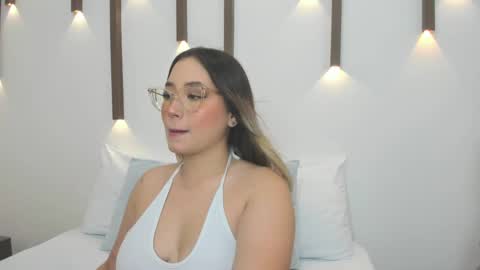 Snapshot of antonella_cutie_ chatting on 6, 2, 2025 A N T O N E L L A online show from 6, 2, 2025