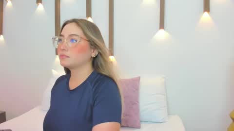 Snapshot of antonella_cutie_ chatting on 12, 2, 2025 A N T O N E L L A online show from 12, 2, 2025