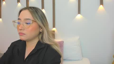 Snapshot of antonella_cutie_ chatting on 15, 2, 2025 A N T O N E L L A online show from 15, 2, 2025