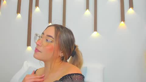 Snapshot of antonella_cutie_ chatting on 18, 2, 2025 A N T O N E L L A online show from 18, 2, 2025