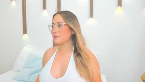 Snapshot of antonella_cutie_ chatting on 20, 2, 2025 A N T O N E L L A online show from 20, 2, 2025