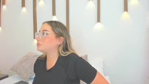 Snapshot of antonella_cutie_ chatting on 8, 3, 2025 A N T O N E L L A online show from 8, 3, 2025