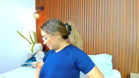 Snapshot of antonella_cutie_ chatting on 11, 3, 2025 A N T O N E L L A online show from 11, 3, 2025