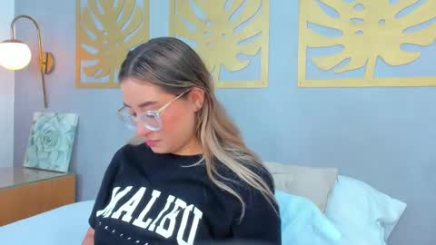 Snapshot of antonella_cutie_ chatting on 12, 3, 2025 A N T O N E L L A online show from 12, 3, 2025