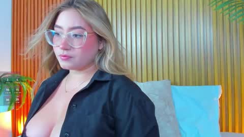 Snapshot of antonella_cutie_ chatting on 22, 9, 2025 A N T O N E L L A online show from 22, 9, 2025