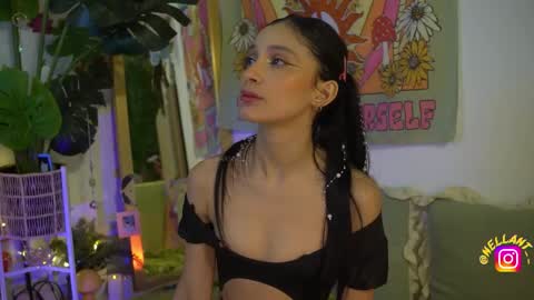 Snapshot of antonella_maitt chatting on 18, 10, 2025 Nell. online show from 18, 10, 2025