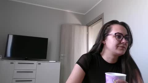 Antonia online show from 5, 3, 2025