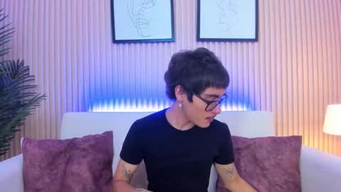 Snapshot of antonio_rowan chatting on 2, 12, 2025 Antonio online show from 2, 12, 2025