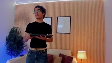 Snapshot of antonio_rowan chatting on 4, 12, 2025 Antonio online show from 4, 12, 2025