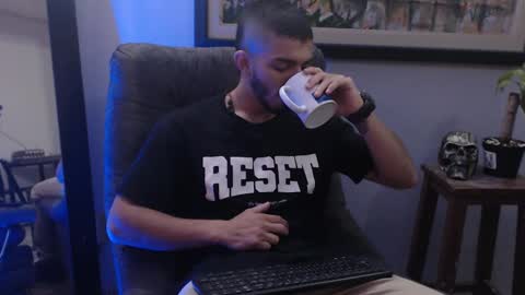 Snapshot of antoniocuervo chatting on 27, 12, 2024 Hadez online show from 27, 12, 2024