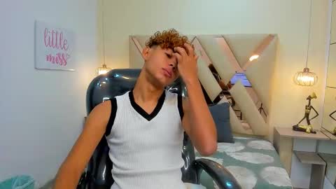 Snapshot of anyelotwink chatting on 19, 12, 2025 anyelotwink online show from 19, 12, 2025