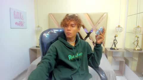 anyelotwink online show from 15, 2, 2026