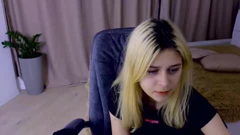 Snapshot of apheliastar chatting on 26, 11, 2025 ApheliaStar online show from 26, 11, 2025