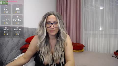 Snapshot of aphrodite32 chatting on 17, 11, 2025 Sarah online show from 17, 11, 2025