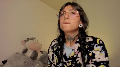 Lola  Apolo online show from 10, 9, 2025