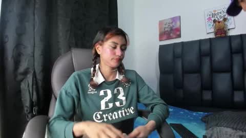 Snapshot of applehot_lr chatting on 16, 12, 2025 sofi y kevin online show from 16, 12, 2025