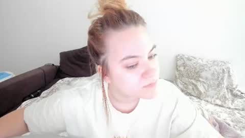 Snapshot of appleyummybuns chatting on 30, 6, 2026 appleyummybuns online show from 30, 6, 2026