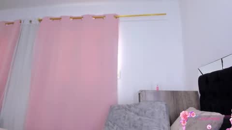 Snapshot of apriladamson_ chatting on 10, 9, 2025 April online show from 10, 9, 2025