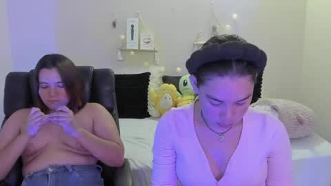 Snapshot of aprildubois_ chatting on 27, 5, 2026 April online show from 27, 5, 2026