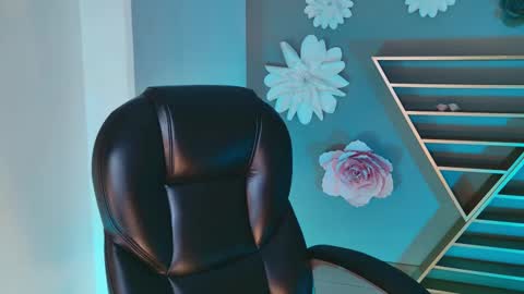 Snapshot of aprilrhodes_ chatting on 19, 2, 2025 April Rhodes online show from 19, 2, 2025