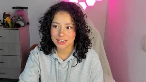 aqua emilly online show from 22, 11, 2025