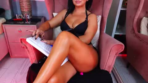 Snapshot of aqueenmonica chatting on 25, 9, 2025 AQueenMonica online show from 25, 9, 2025