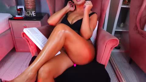 Snapshot of aqueenmonica chatting on 13, 10, 2025 AQueenMonica online show from 13, 10, 2025