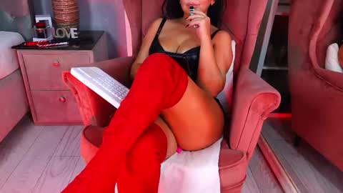 Snapshot of aqueenmonica chatting on 13, 11, 2025 AQueenMonica online show from 13, 11, 2025