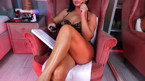 Snapshot of aqueenmonica chatting on 23, 11, 2025 AQueenMonica online show from 23, 11, 2025