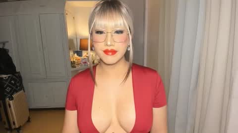 Snapshot of aqueenofcumxx chatting on 23, 11, 2025 Alicia online show from 23, 11, 2025