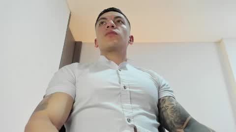 Snapshot of aquiles_51 chatting on 10, 5, 2026 Jonathan online show from 10, 5, 2026