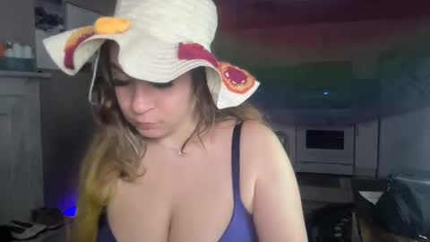 Snapshot of arabbustybeauty chatting on 4, 1, 2025 BustyPrincessLeila online show from 4, 1, 2025